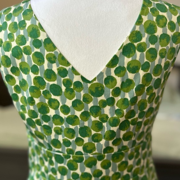 Boden green polka dot V-neck sheath dress, size 6R. - Picture 6 of 7